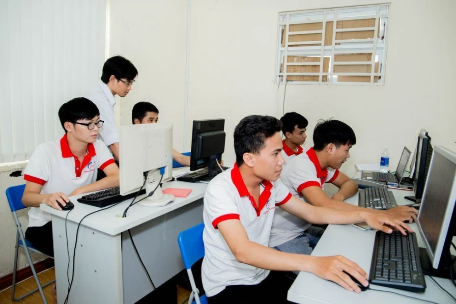 Hình ảnh Trung Tâm Dạy Nghề Sửa Chữa Điện Thoại và Laptop 24h ảnh 2