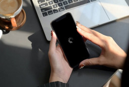 Phải làm sao khi iPhone X vẫn chạy nhưng không lên màn hình?