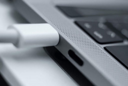Hướng dẫn cách sạc pin MacBook mới mua đúng cách