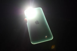 Cách xử lý lỗi đèn pin iPhone không sáng NHANH CHÓNG nhất