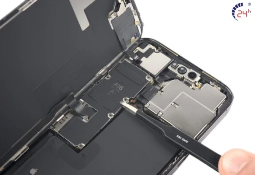 thay-pin-iPhone-14-Pro-Max-lay-lien-gia-re.jpg