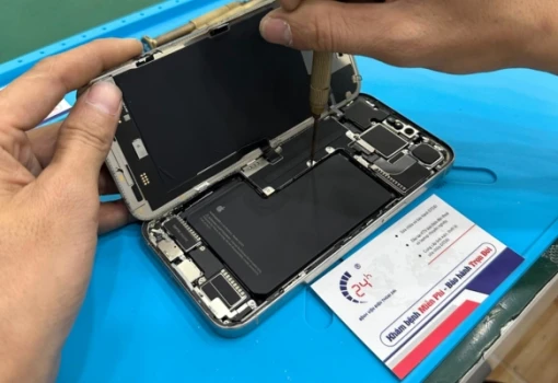 thay-pin-iPhone-11-Pro-lay-ngay.jpg