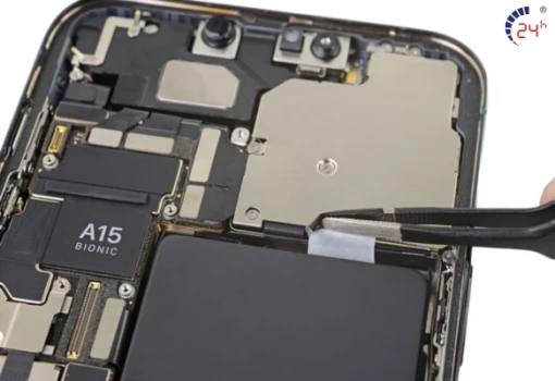 thay-pin-iPhone-13-Pro-Max-lay-ngay-tai-tphcm.jpg