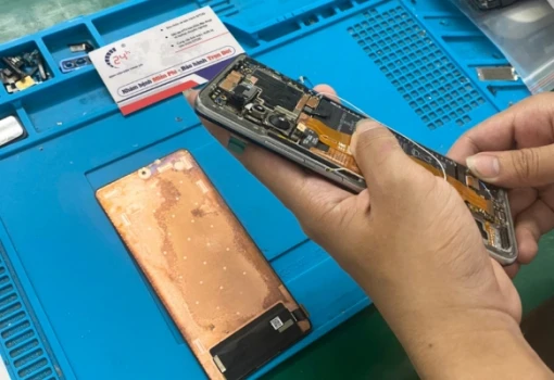 thay-pin-Samsung-S20-Plus-lay-lien.jpg