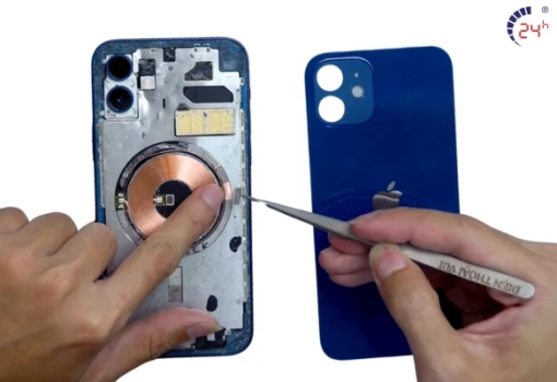 thay-kinh-lung-iphone-12-mini-uy-tin.jpg