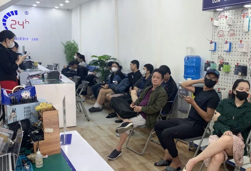 thay-kinh-camera-sau-samsung-galaxy-a06-5g-sm-a066b-3.jpg