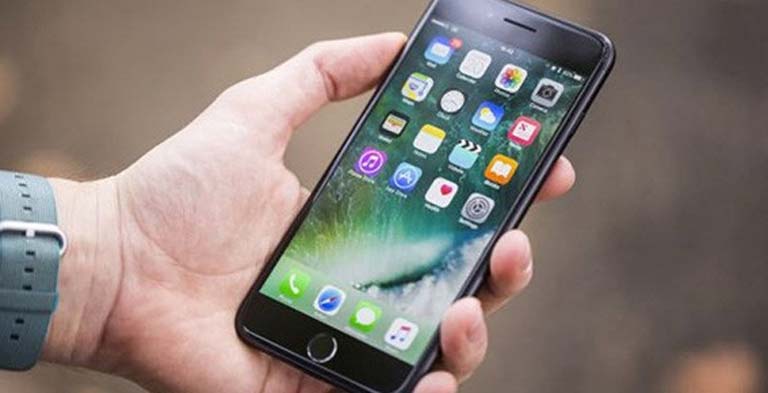 man-hinh-iphone-8-bi-soc-2
