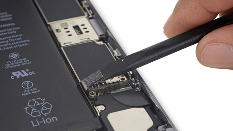 thay-pin-iphone-7-2