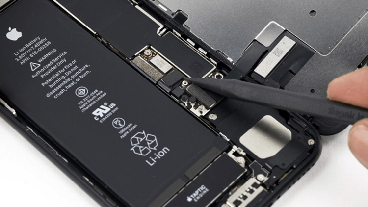 thay-pin-iphone-8-plus-2