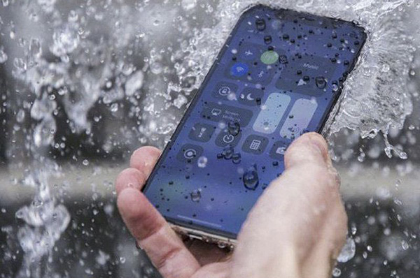 thay-pin-iphone-x-co-mat-chong-nuoc-khong-1