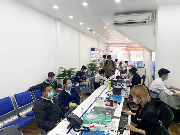 hinh-anh-khach-hang-tai-24h-12