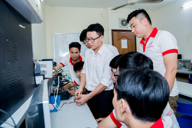 Những lý do học xong phổ thông bạn nên lựa chọn học nghề