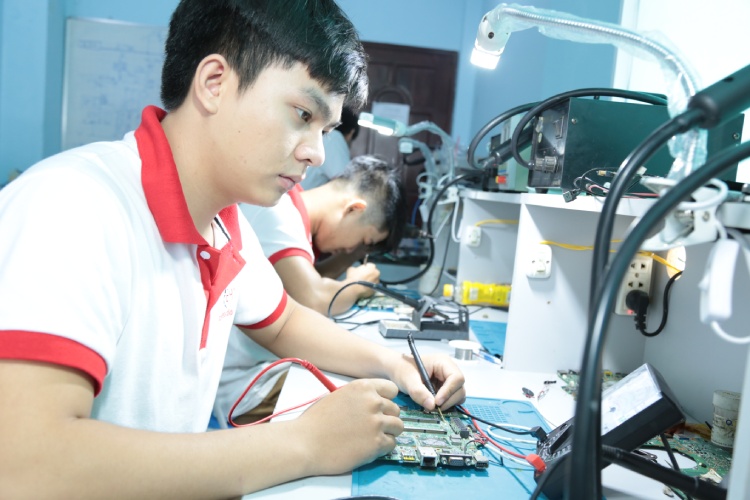 Những thách thức khi lựa chọn nghề sửa chữa điện thoại