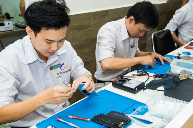 Tương lai nào cho nghề sửa chữa điện thoại?