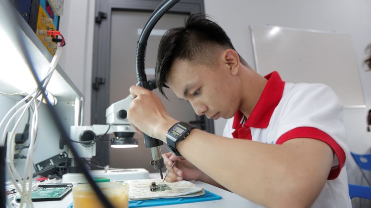 lý do học sửa chữa điện thoại di động