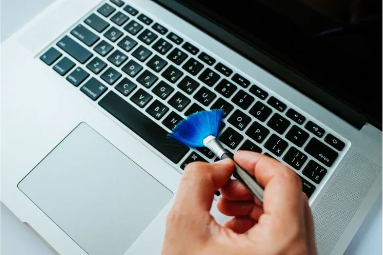 Thay bàn phím Laptop Dell inspiron 7577