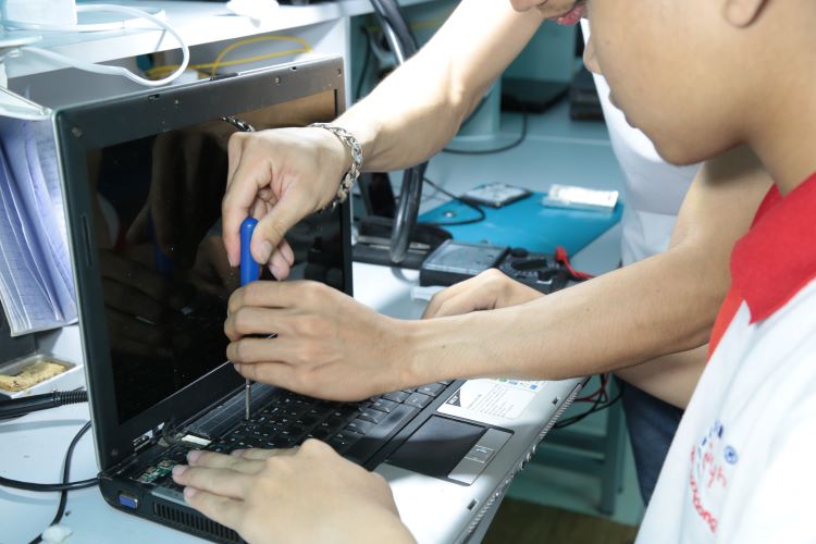 nghề sửa chữa laptop