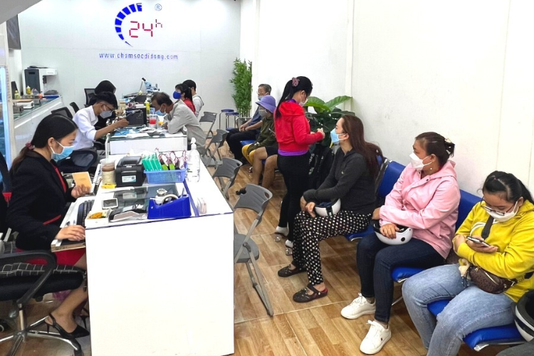 Khách hàng có thể trực tiếp quan sát xuyên suốt quá trình sửa chữa