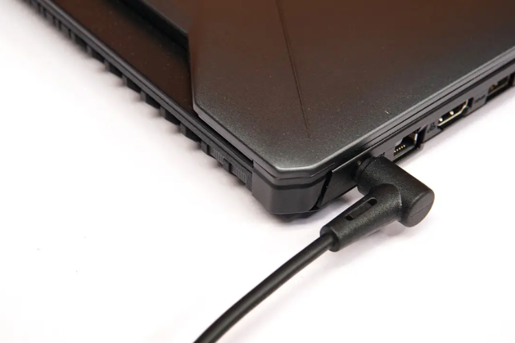 Sau mỗi 3 tháng nên xả pin bằng cách sử dụng pin tới khi máy tự tắt do hết pin