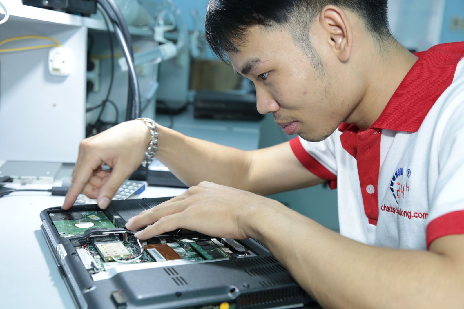 Những điều nhất định nên biết về nghề sửa chữa laptop