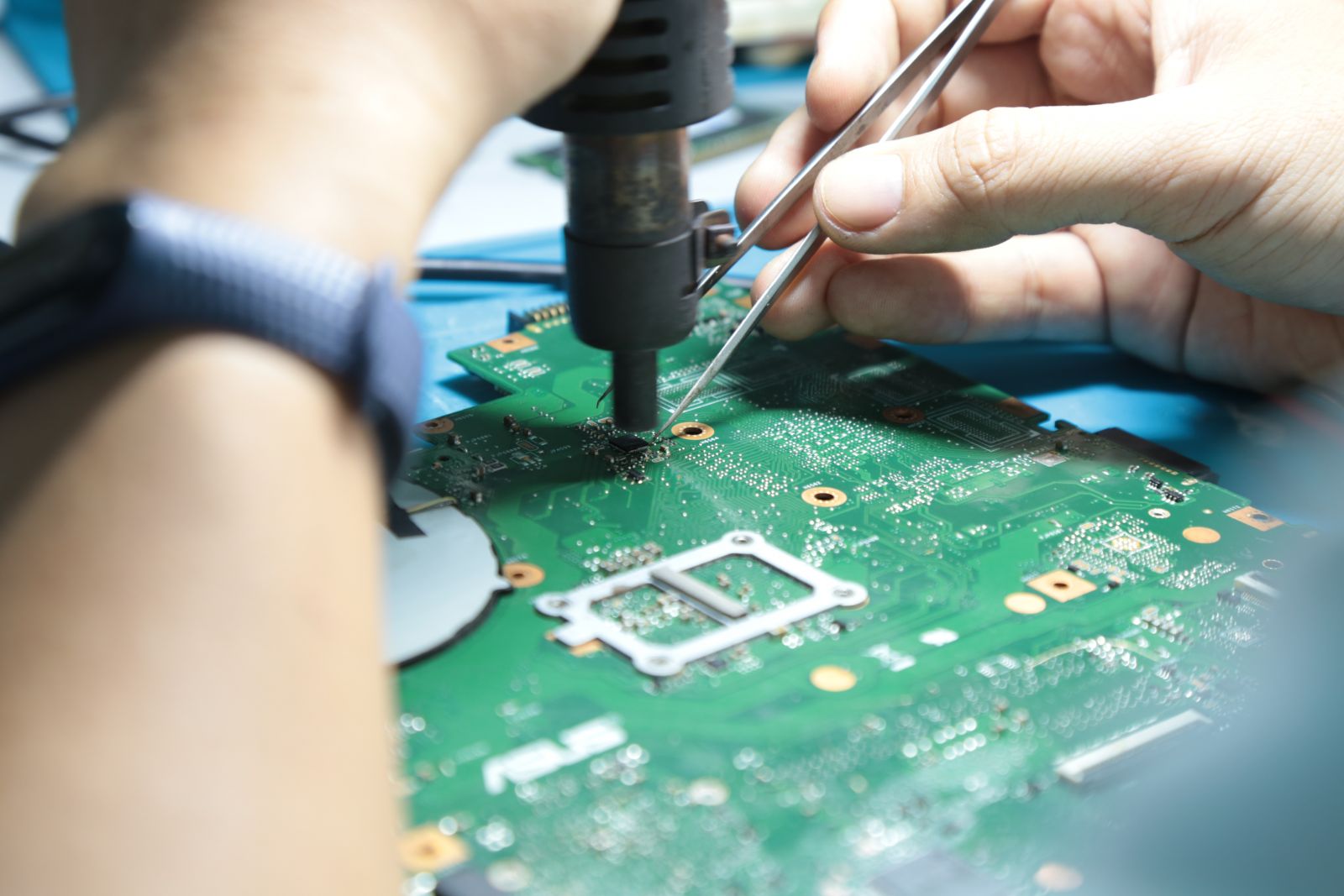 Những điều nhất định nên biết về nghề sửa chữa laptop