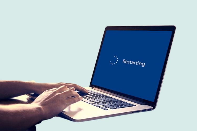 Khởi động lại laptop