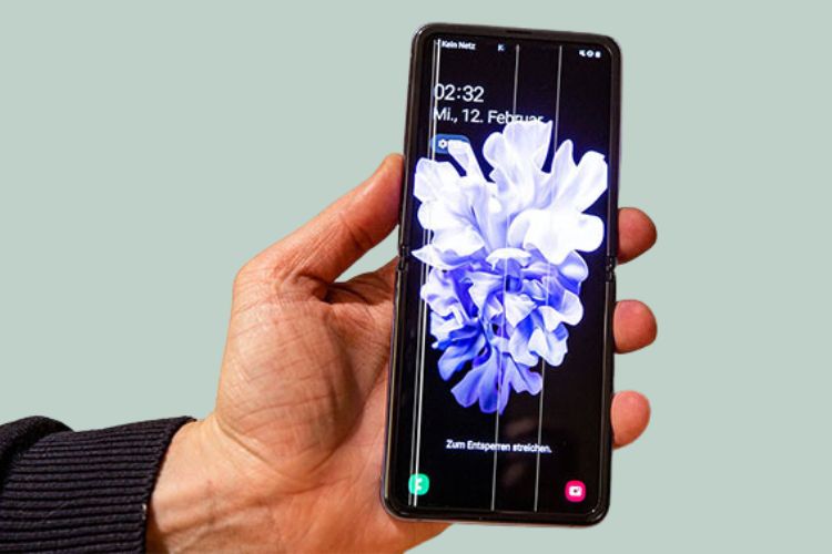 Nguyên nhân gây nên tình trạng hỏng màn hình Samsung Galaxy Z Flip 4
