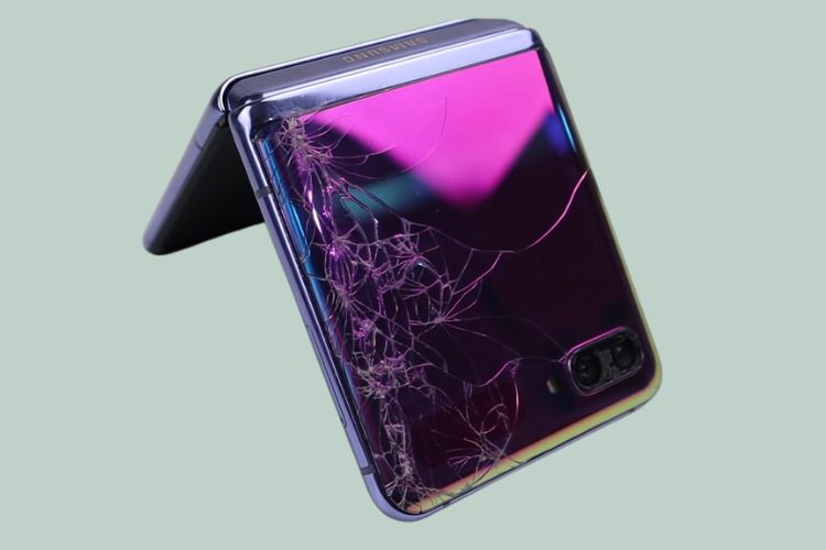 Cách bảo vệ màn hình Samsung Galaxy Z Flip 4 sau thay