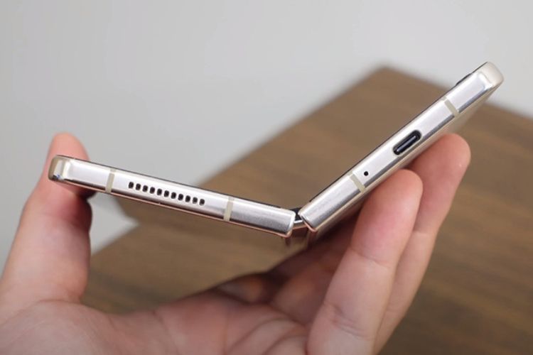 Nguyên nhân khiến bản lề Samsung Galaxy Z Fold4 khó gập mở 