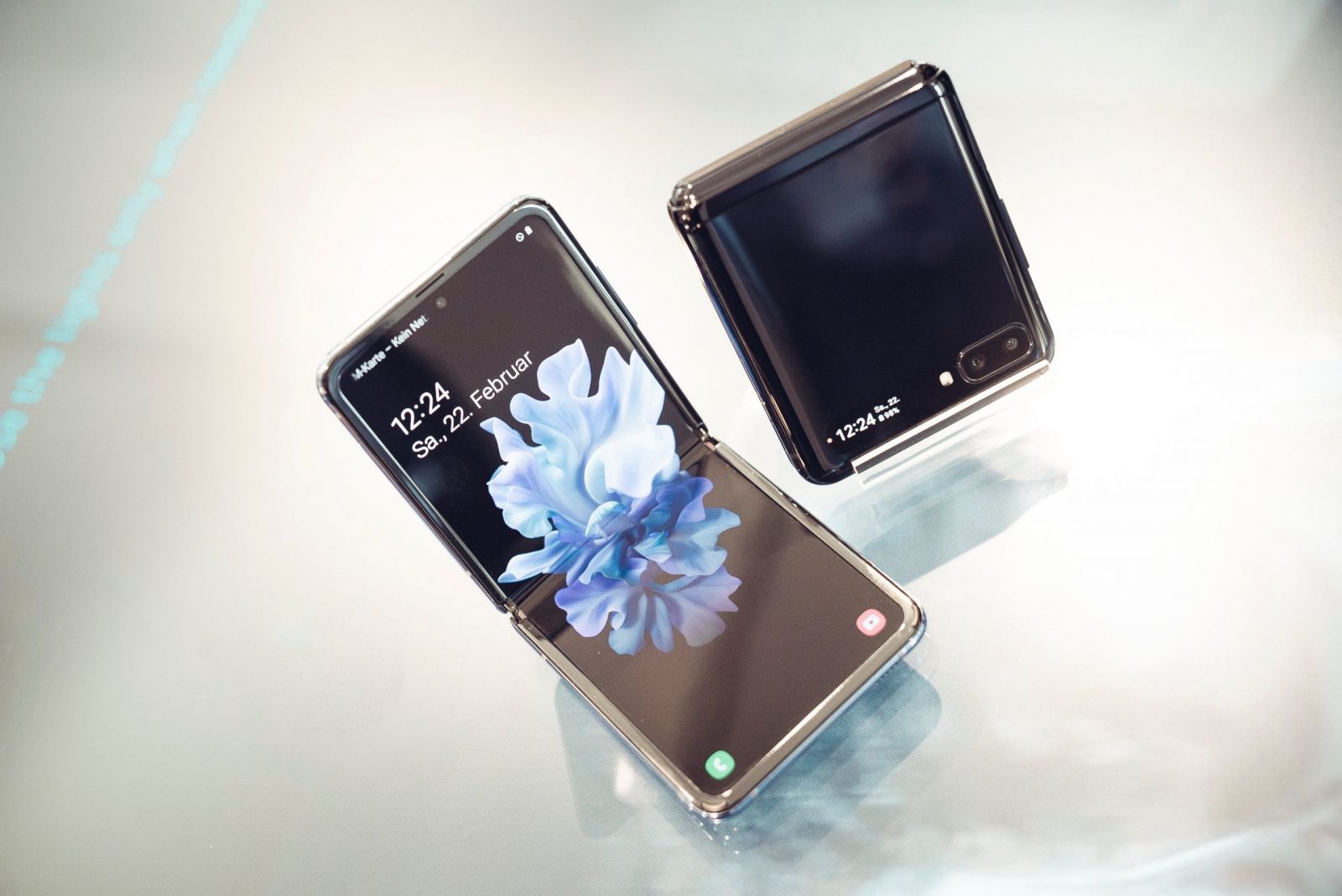 Thay pin Samsung Galaxy Z Flip F700