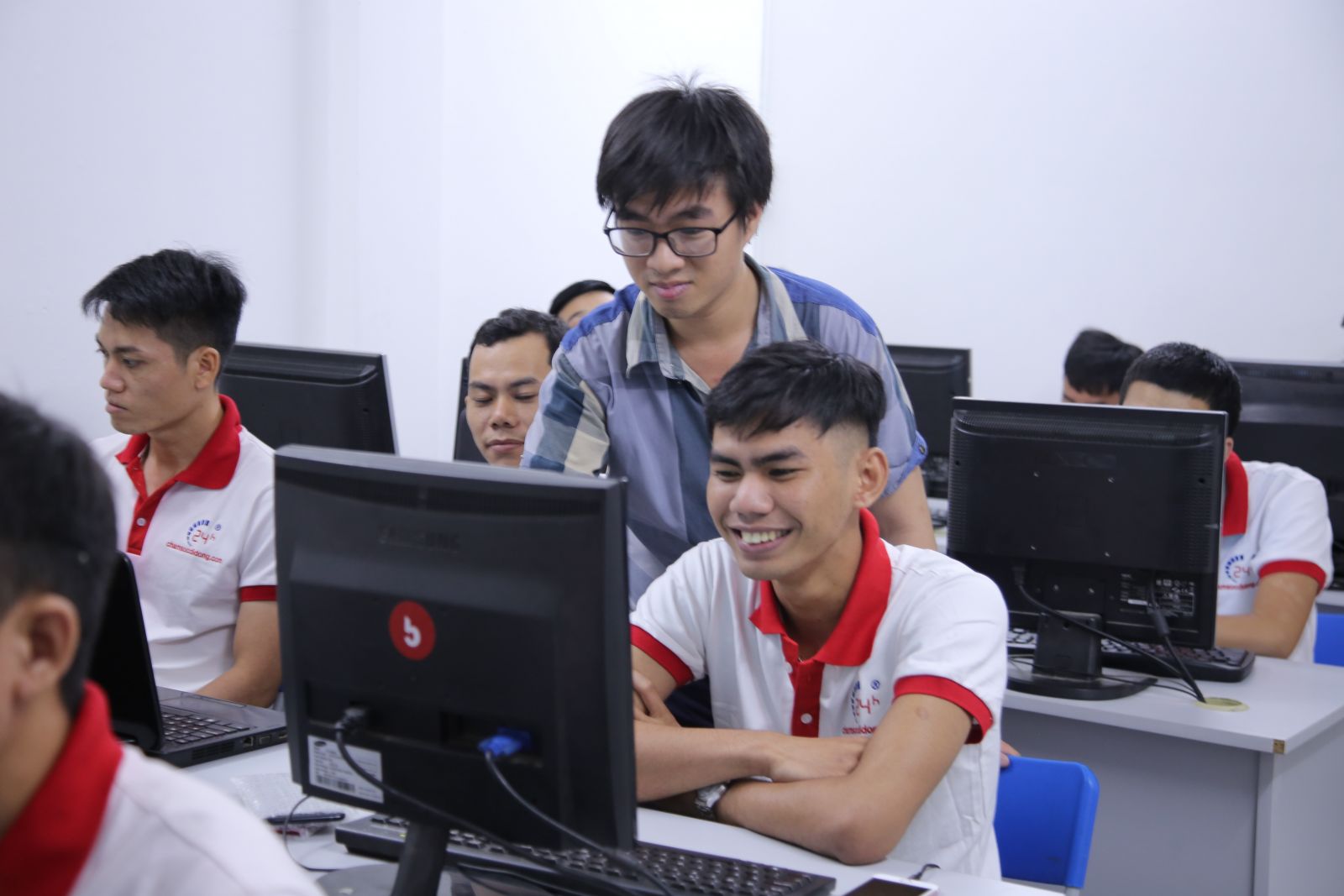 Ngồi mát học nghề vàng - Sang năm sắm xe sang