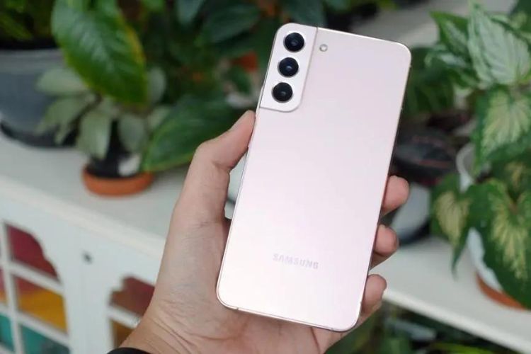 Chất liệu nắp lưng Samsung Galaxy S22+ 5G