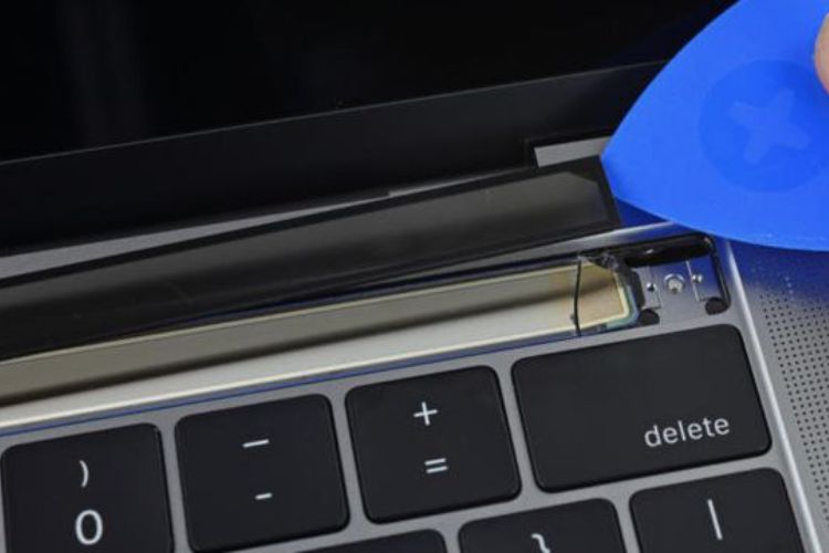 Thay Touch Bar MacBook Pro 13 inch 2020 A2289