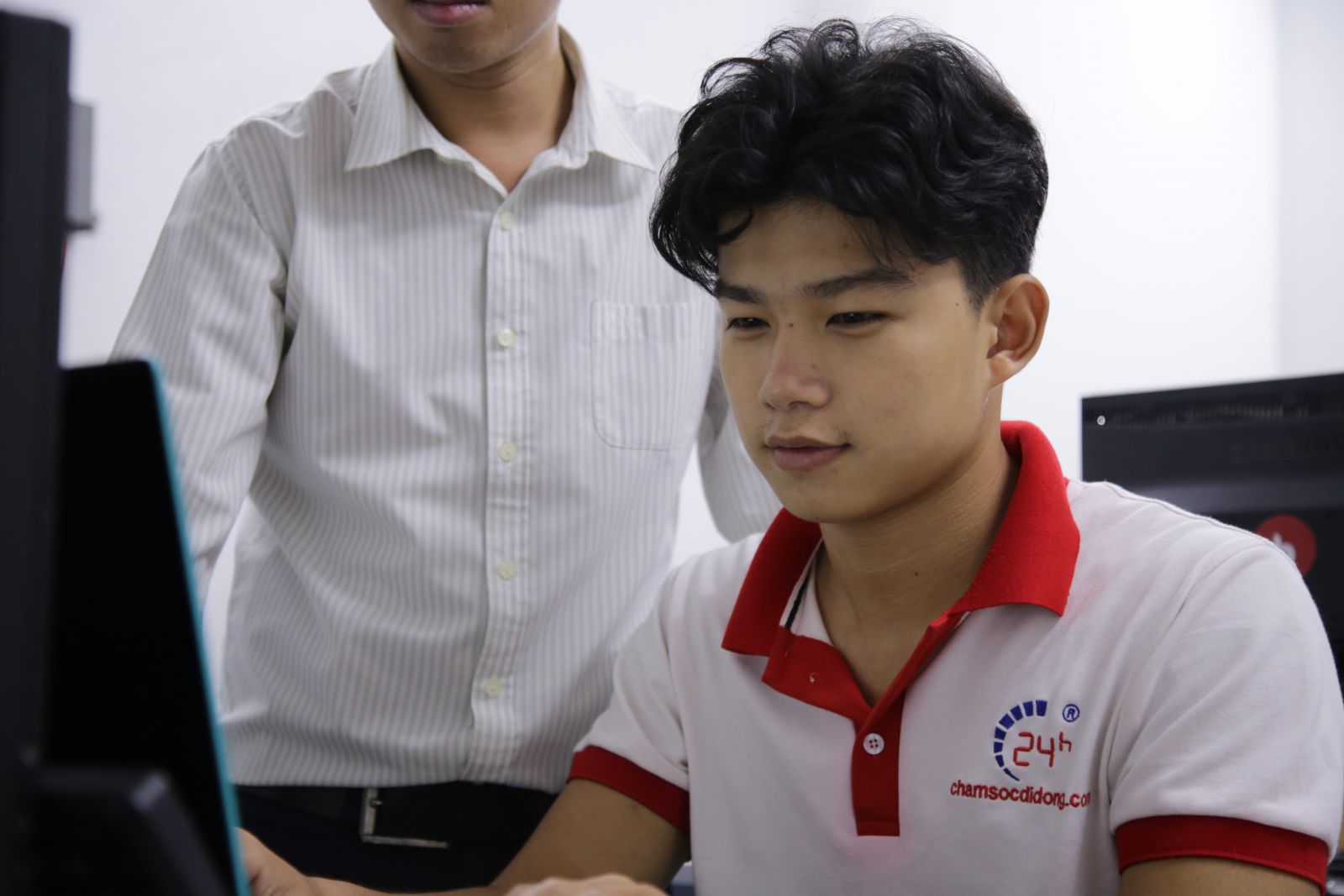 sua-chua-dien-thoai-laptop-nghe-khong-the-thieu-trong-thoi-dai-cong-nghe-40