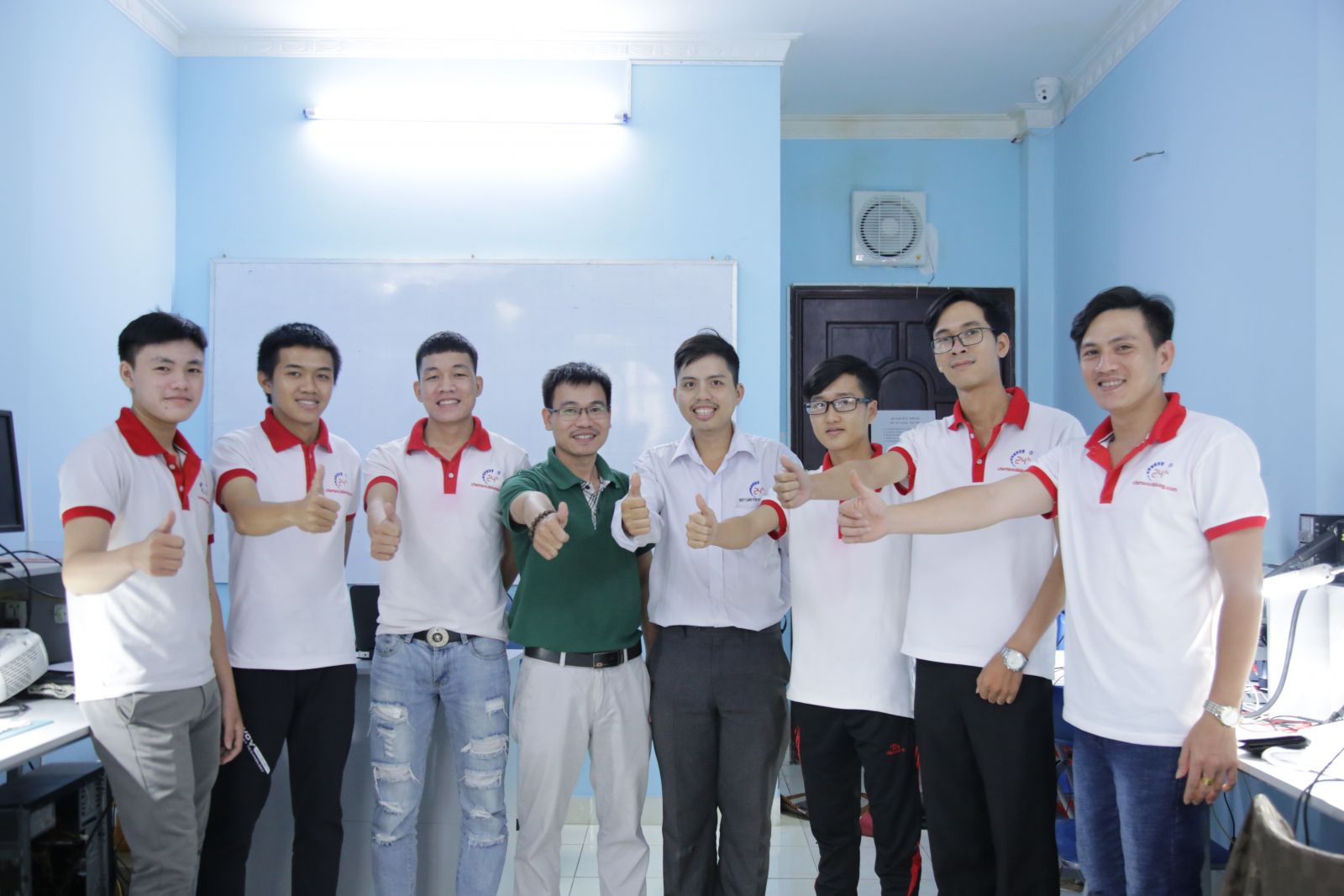 sua-chua-dien-thoai-laptop-nghe-khong-the-thieu-trong-thoi-dai-cong-nghe-40