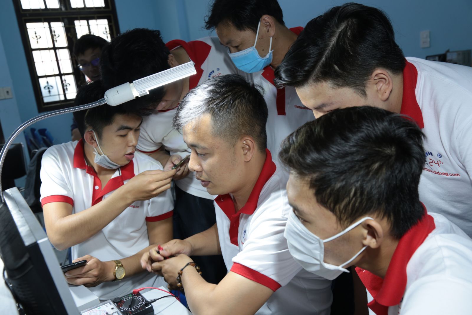 Nghề sửa chữa điện thoại có phù hợp với thế hệ Gen Z?
