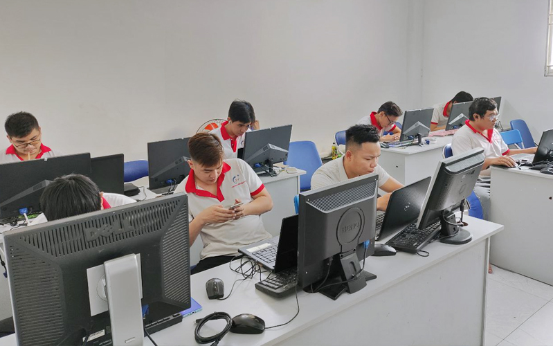 có nên học sửa chữa điện thoại không
