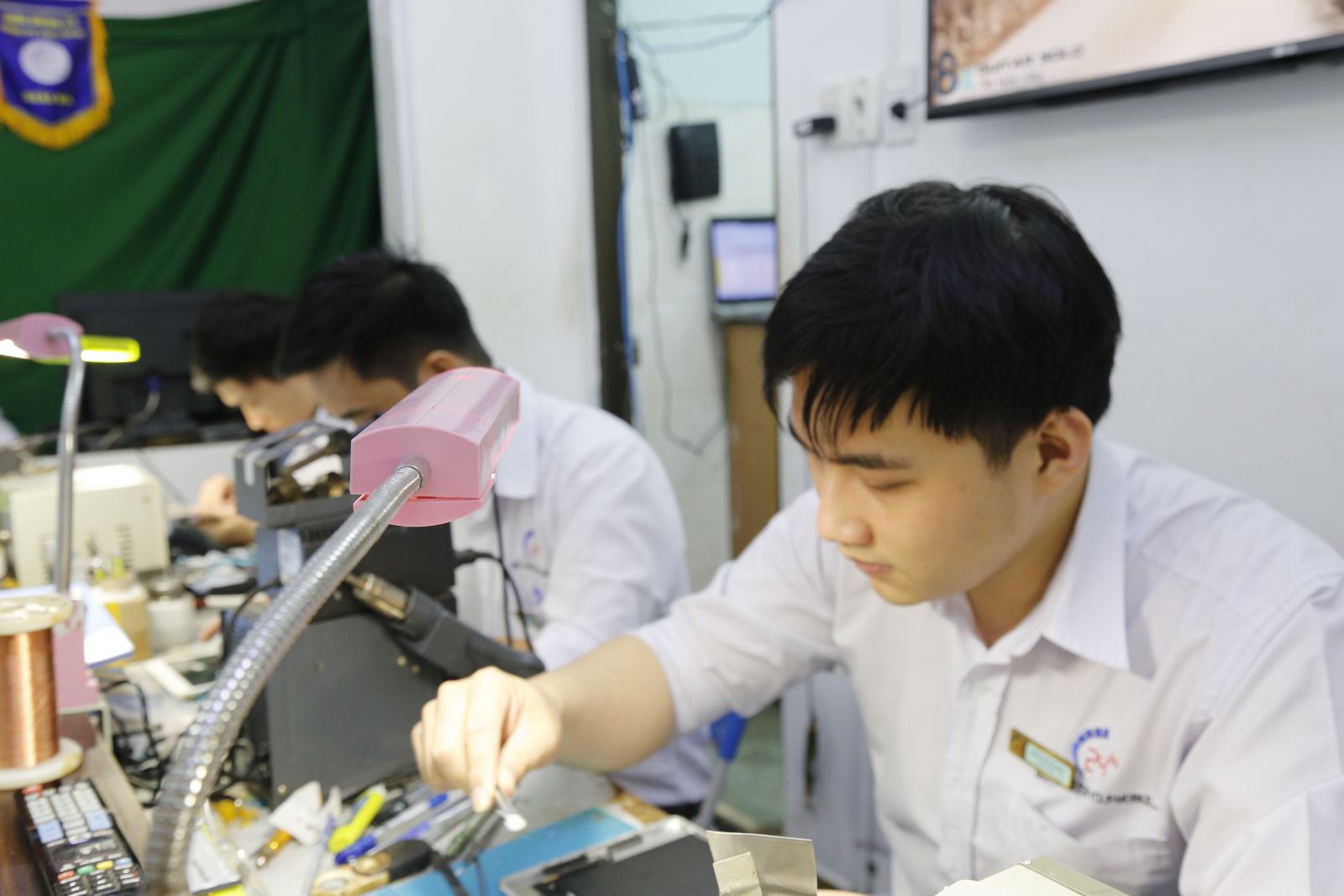 Có nên học nghề sửa chữa điện tử không? Cơ hội việc làm