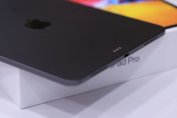 Sử dụng iPad Pro 12.9 2020 WiFi như thế nào không bị hỏng cáp sạc