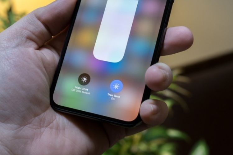Màn hình sáng, thời gian chờ màn hình lâu khiến máy nhanh hết pin