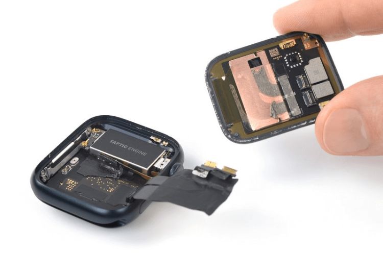Thay mặt kính Apple Watch Series 8 có ảnh hưởng đến các linh kiện khác không?