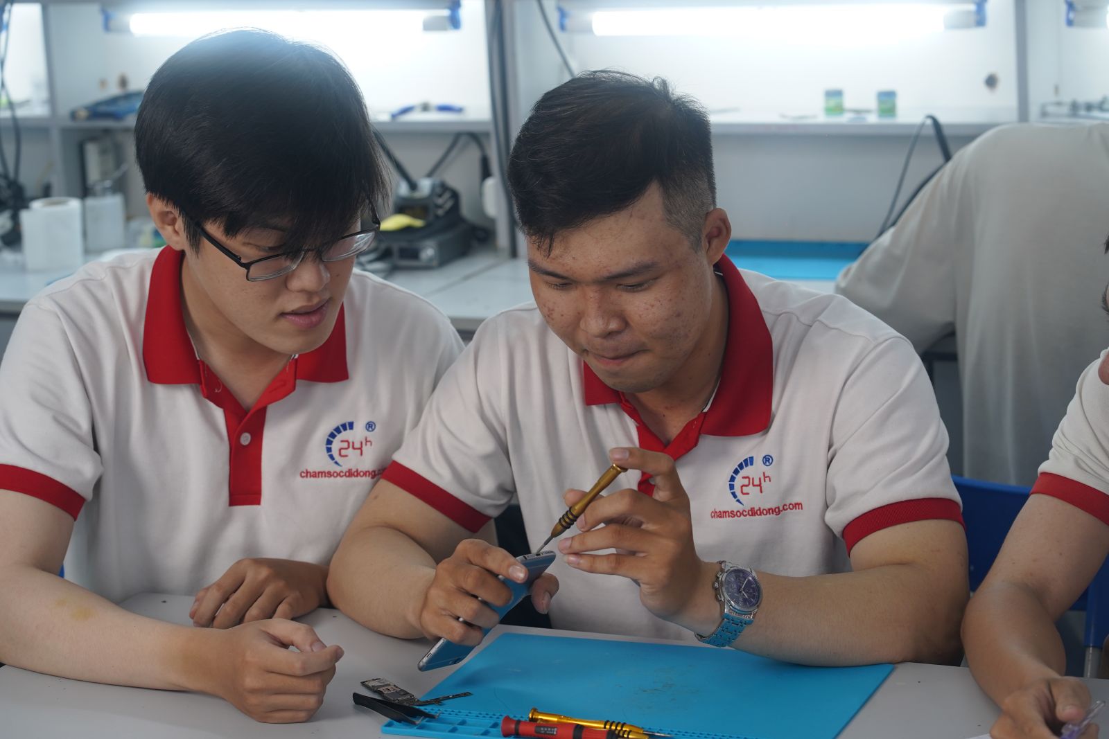 25 tuổi nên học nghề gì để nhanh chóng ổn định công việc?