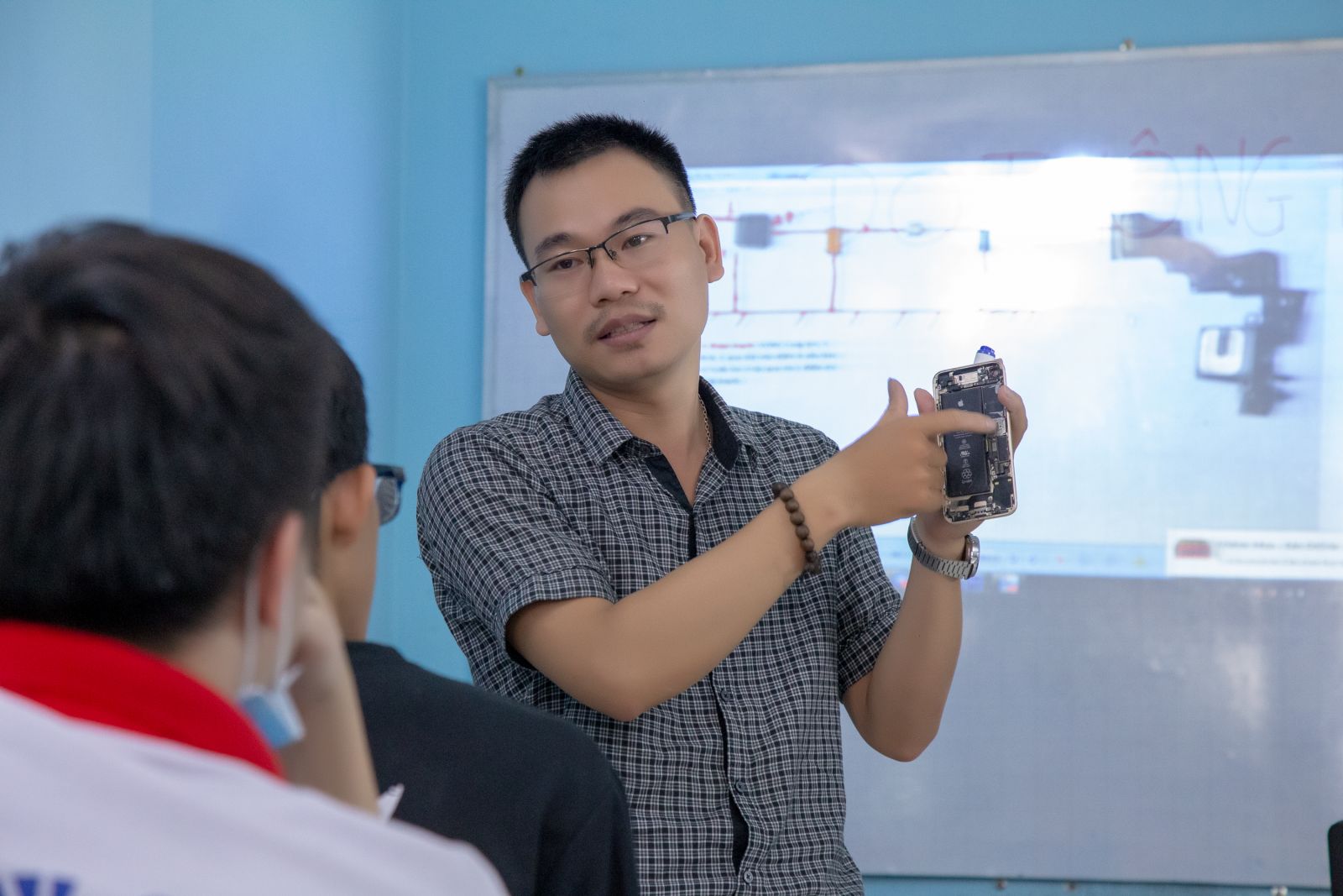 25 tuổi nên học nghề gì để nhanh chóng ổn định công việc?