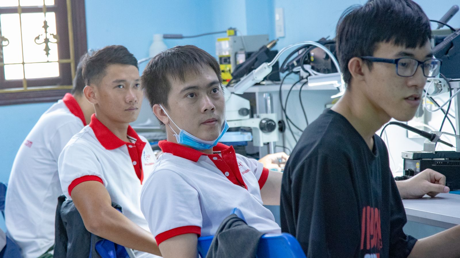 25 tuổi nên học nghề gì để nhanh chóng ổn định công việc?