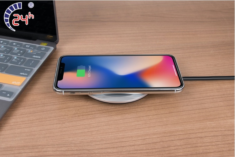 Sạc pin iPhone có nên tháo ốp lưng
