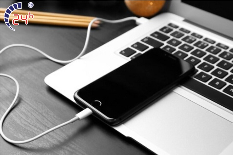 Sạc iphone bằng cổng usb có sao không