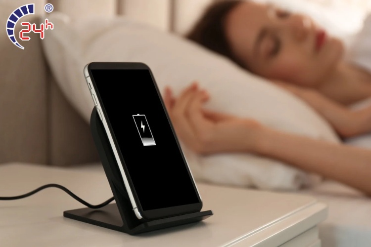 Có nên sạc iphone qua đêm không
