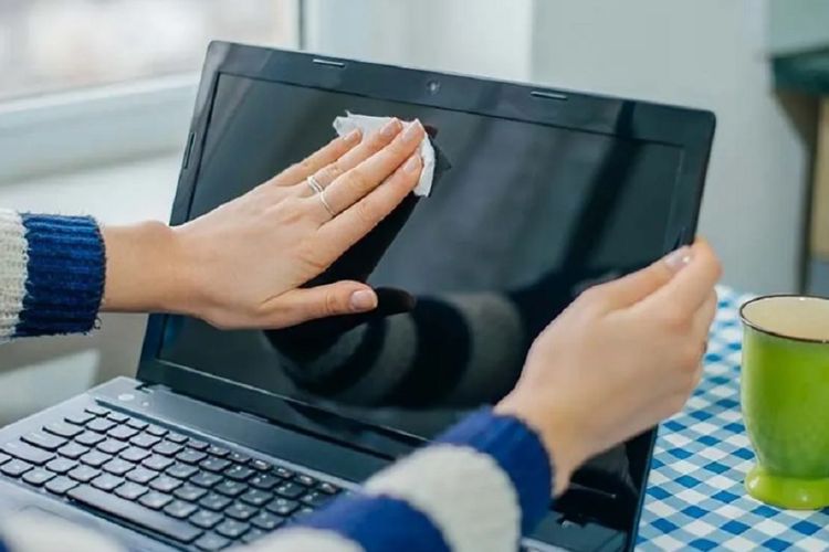 Cách xử lý tình trạng màn hình laptop bị ẩm nhanh chóng