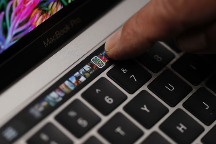Khởi động lại Macbook