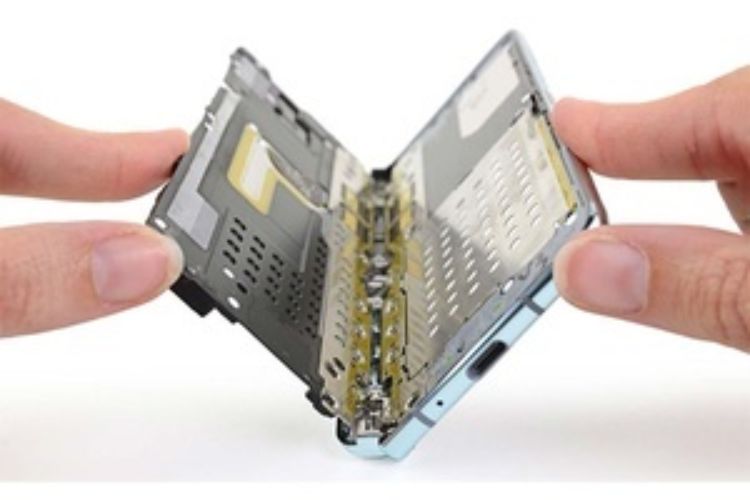Khi nào cần thay mới bản lề trên Samsung Z Fold2 5G
